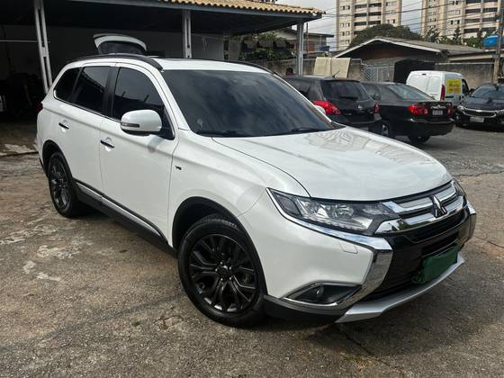MITSUBISHI OUTLANDER 3.0 GT 4X4 V6 24V GASOLINA 4P AUTOMÁTICO